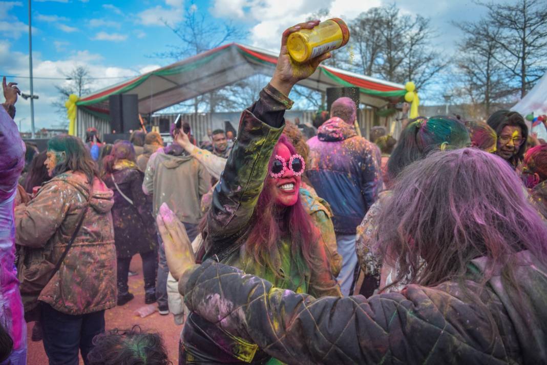 Bu kadar renklere boyanmış festival görmediniz! Baharın gelişini böyle kutladılar 10